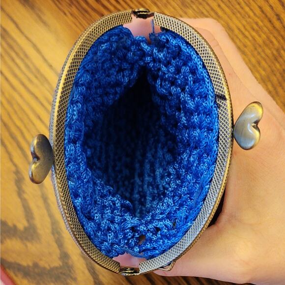 Vtg Style Cottagecore Boho Hand Crocheted Blue Coin Purse with Kiss Lock - Picture 3 of 5